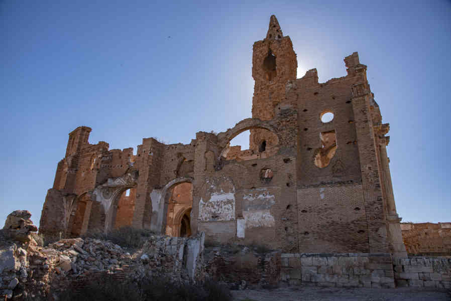Zaragoza - Belchite 17 - Pueblo Viejo - iglesia de San Martín de Tours.jpg